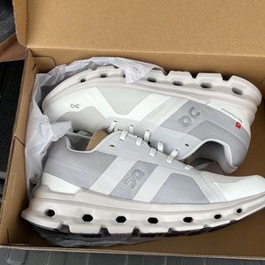 NWT-  ON CLOUDRUNNER. 9 Women’s